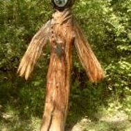 Skulptur aus Holz geschnitzter Mönch
