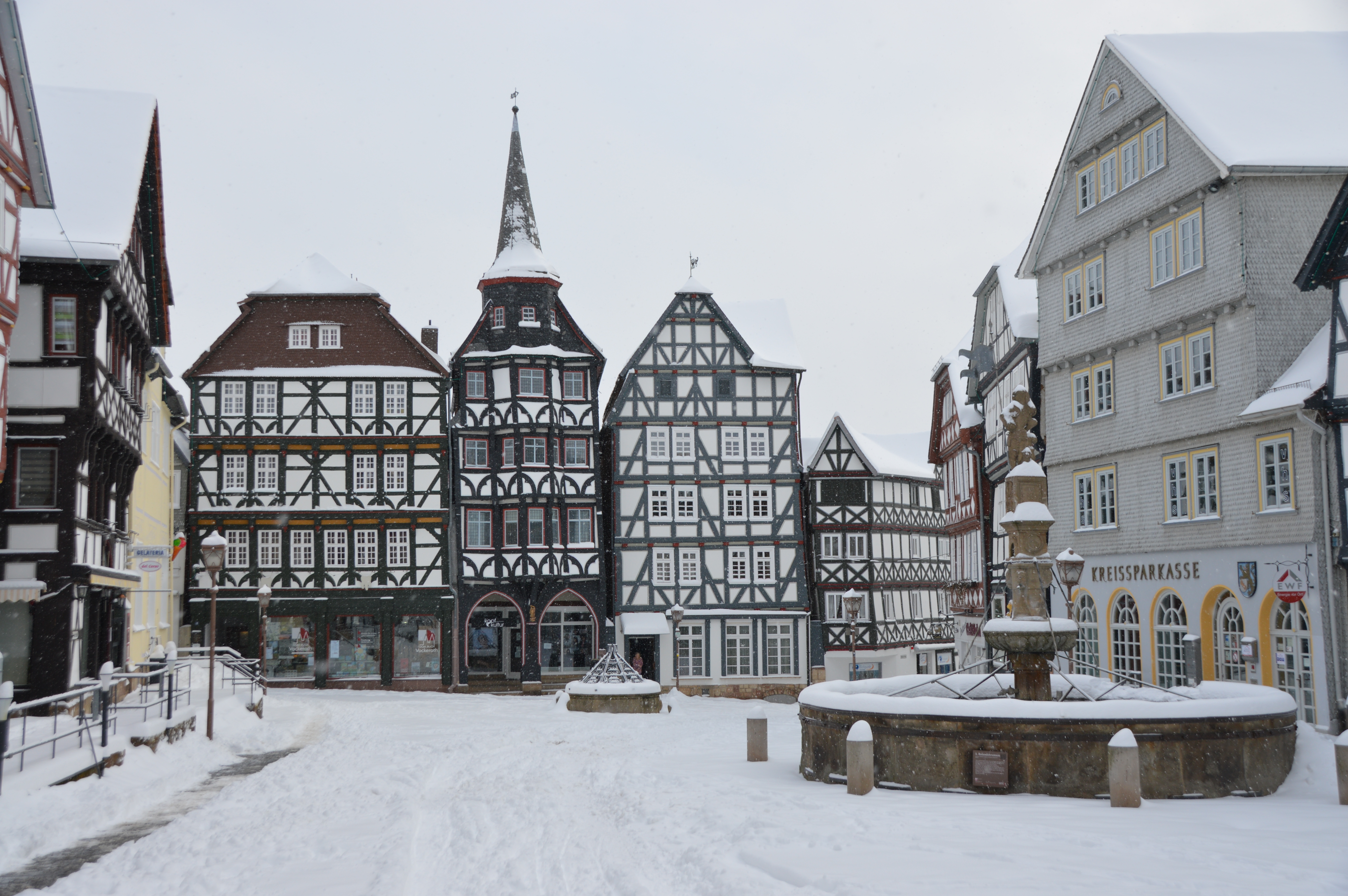 Marktplatz Fritzlar im Schnee