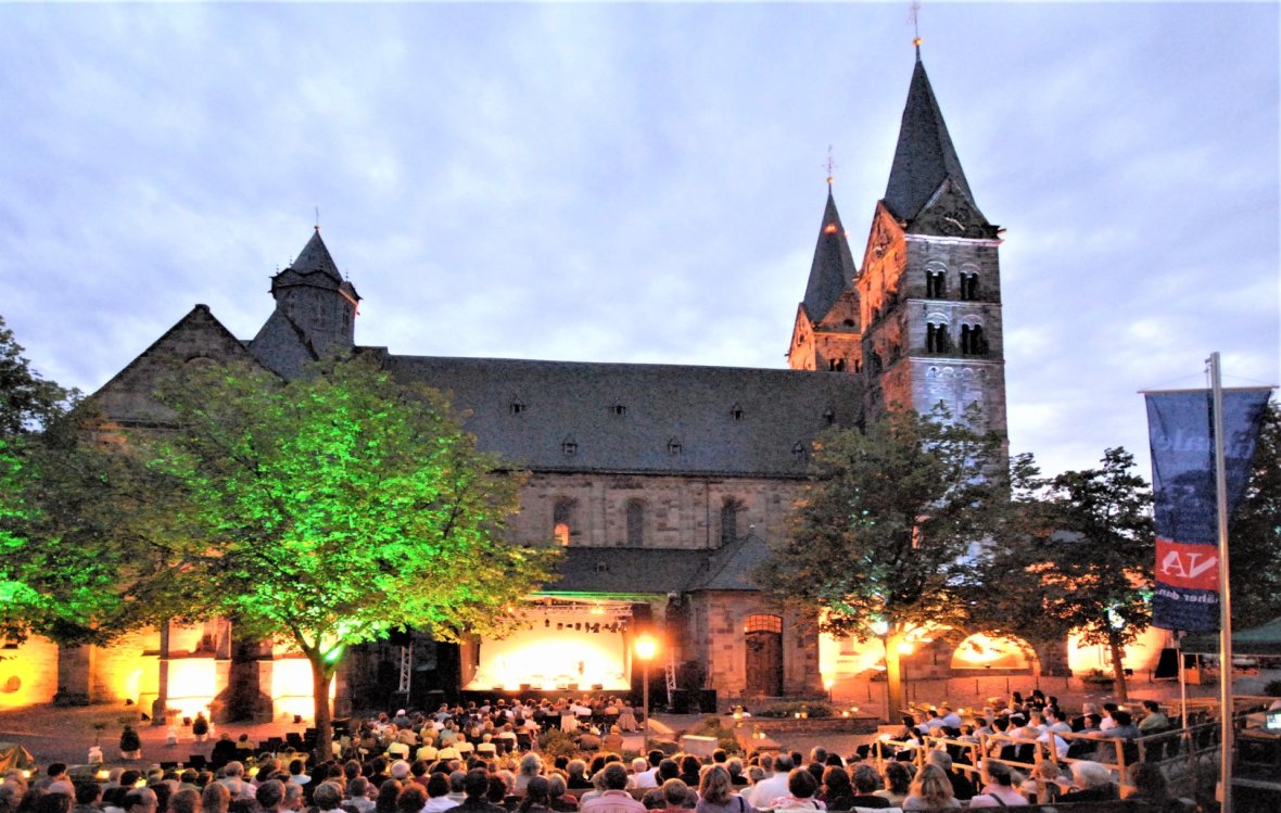 Kultursommer Nordhessen Fritzlar vor dem Dom