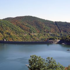 Der Edersee mit seiner Staumauer