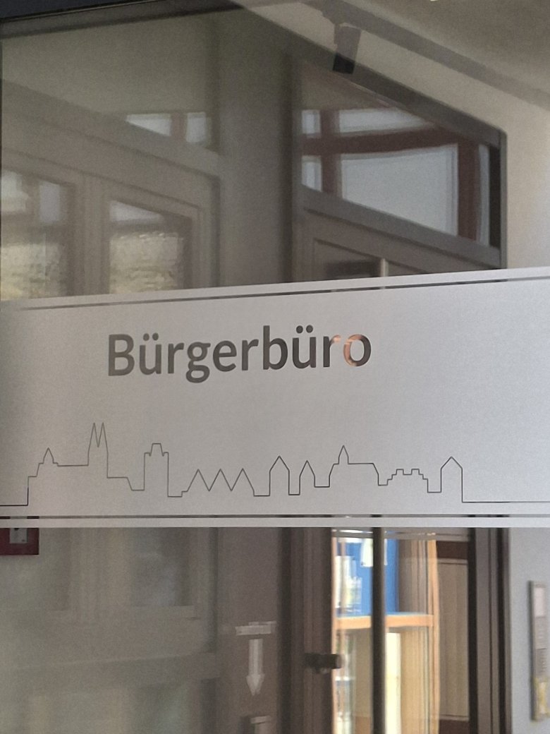 Eingangstür zum Bürgerbüro