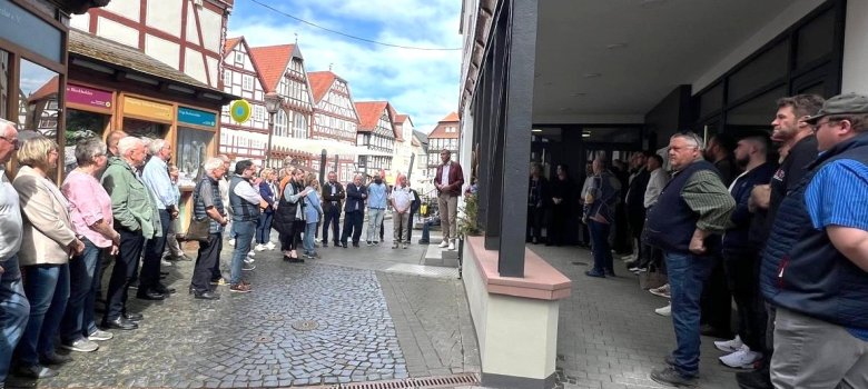 Hartmut Spogat richtet sich mit seiner Dankesrede vor allem an die gute Leistung der Handwerker